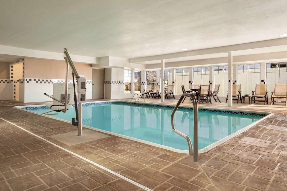 Country Inn & Suites By Radisson, Bloomington-Normal Airport, Il المظهر الخارجي الصورة