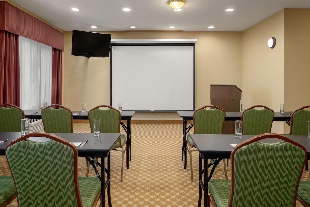 Country Inn & Suites By Radisson, Bloomington-Normal Airport, Il المظهر الخارجي الصورة